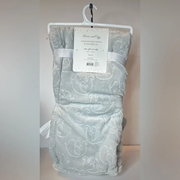 New Warm And Cozy Embossed Baby Blanket Elep Neck Pillow Set 30x40 White Fleece - Picture 7 of 8